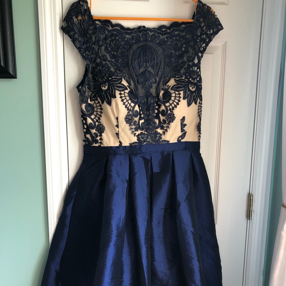 BEAUTIFUL lace party dress